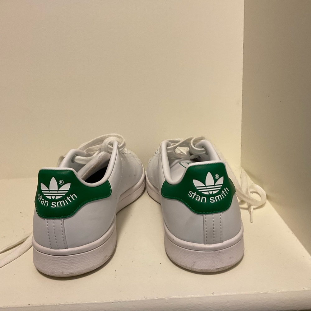 Adidas tennis shoes size 7
